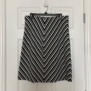 NWT Liz Claiborne Black and White Striped Skirt